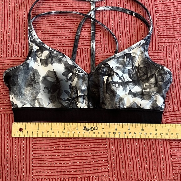 Puma women’s medium Black and Gray Floral Sports Bra - Picture 2 of 10